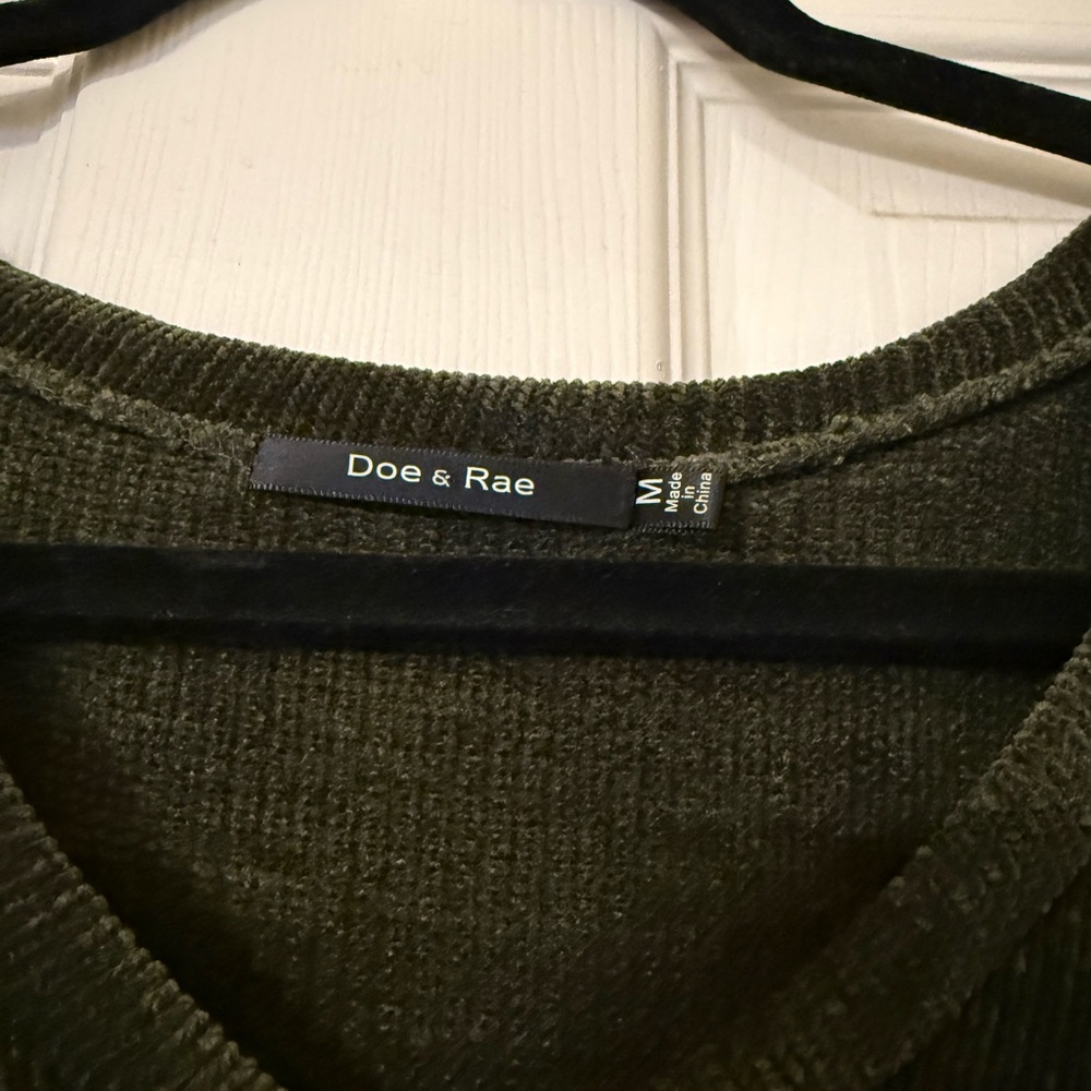 Doe & Rae Forest Green V-Neck Tunic - Picture 3 of 3